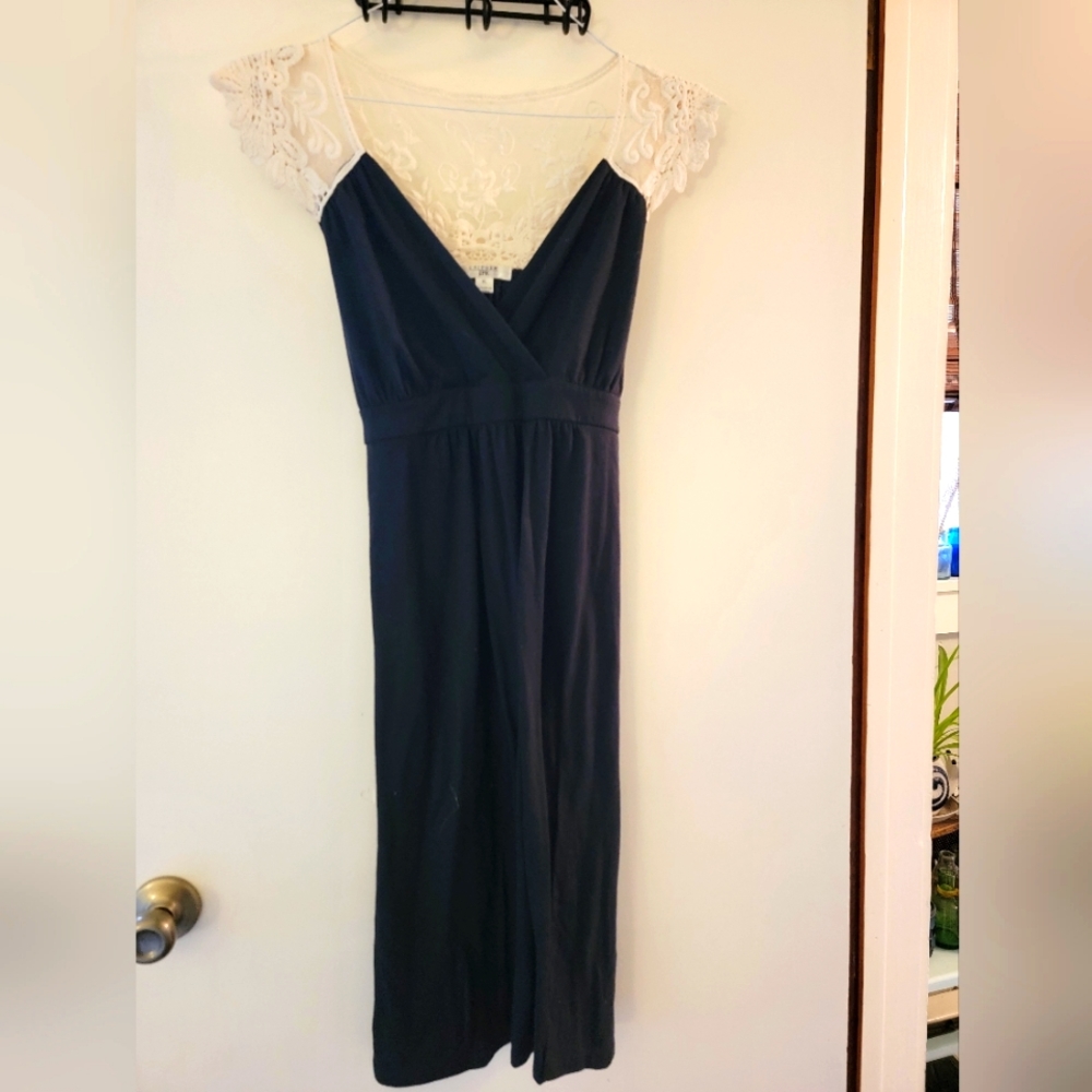 Uniform JPR black jersey dress with tie and lace neckline and sleeve size xl